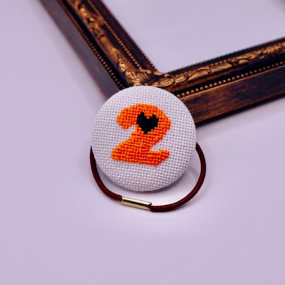 【番号オーダー可能】読売ジャイアンツ風カラー　くるみボタンのヘアゴム　クロスステッチ刺繍 | 2枚目